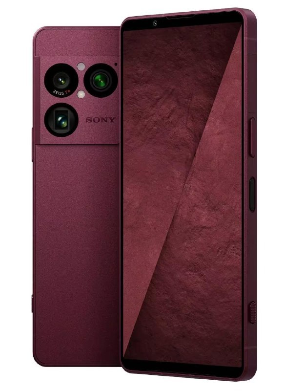 索尼刚发布的 Xperia 1 Ⅷ 终于舍弃了“祖传”的长焦小底，换成了 1/1.56 英寸大底长焦，连镜头模组都变成了方块造型