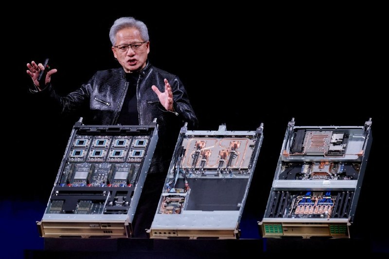 ↩️🖼 英伟达向中国客户推销新款 Vera CPU，最早八月供货科技圈🎗在花频道📮:英伟达发布 Vera Rubin 平台，黄仁勋预计 Blackwell 与 Rubin 截至 2027 年销售额 1 万亿美元 英伟达在 GTC 发布 Vera Rubin 平台，称 7 款芯片已量产，涵盖 Vera CPU、Rubin GPU，并整合 Groq 3 LPU，面向智能体 AI 基础设施