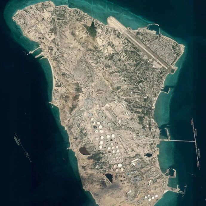 美以袭击哈尔克岛，国际原油价格重新上涨via 界面新闻