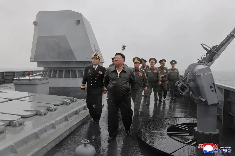 习近平即将访平壤 官媒称朝鲜拟建万吨级驱逐舰中国国家主席习近平即将访问朝鲜之际，朝鲜官方媒体报道，朝鲜计划建造一艘万吨级驱逐舰，并开发秘密水下武器