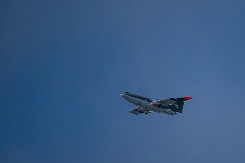 空客“鸷鸟”喷气式拦截无人机完成首次实弹拦截3月30日，在德国北部的一场演示中，空客公司最新研发的“鸷鸟”（Bird of Prey）喷气式拦截无人机首次执行飞行任务，利用一枚Frankenberg Mark I微型导弹成功击落一架中型“自杀式”无人机，展示了其在反无人机作战中的实战潜力
