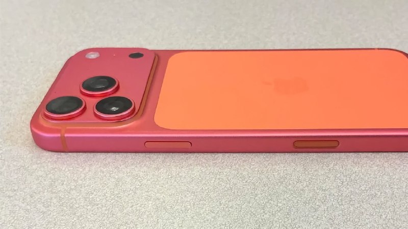传苹果未彻底解决机身掉色问题 iPhone 18 Pro或重演“变色”风波据业内爆料人士最新透露，苹果即将在今年秋季发布的 iPhone 18 Pro，可能会在机身配色上重蹈 iPhone 17 Pro 的覆辙，这引发了潜在购机用户的担忧