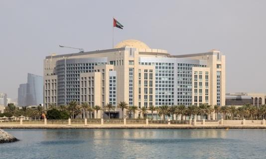 阿联酋证实无人机袭击在核电站附近引发火情波斯湾国家阿联酋官方证实，一起无人机袭击事件在该国核电站附近引发火情，此事也凸显出随着伊朗战事持续发酵，地区安全风险正不断攀升