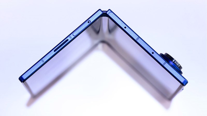 苹果折叠屏新机iPhone Ultra或采用液态金属铰链 兼作散热组件苹果正在为其首款折叠屏手机（暂定名为 iPhone Ultra）投入前所未有的工程资源，试图打造一款在结构设计和散热系统上均大幅领先竞品的高端设备