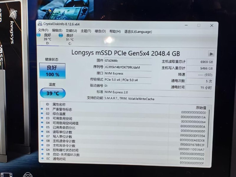 江波龙展示模块化SSD 2230秒变2280在今天的闪存市场峰会上，江波龙展示了一套极具创意的PCIe5.0存储方案，通过mSSD+散热拓展卡的化设计，兼顾小型化设计与散热性能