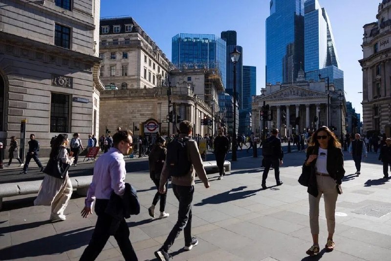 英国第一季度经济环比增长0.6%英国国家统计局公布的数据显示，今年第一季度，英国经济环比增长0.6%，去年第四季度增速被修正为环比增长0.2%