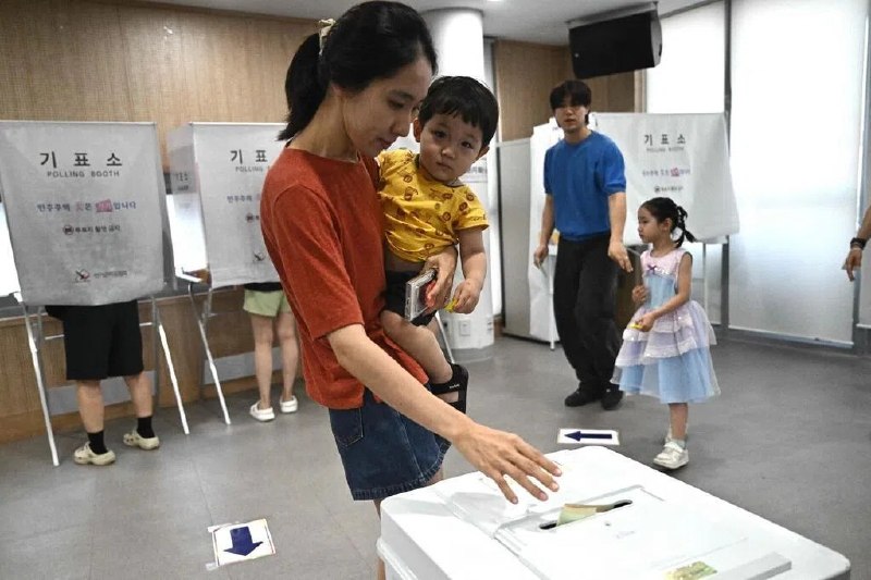 韩国第九届地方选举今天投票韩国第九届地方选举和国会议员补选星期三（6月3日）举行，选民将投票选出全国道、市、郡、区等各级政府负责人，以及教育监和地方议员等