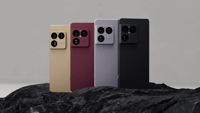 索尼刚发布的 Xperia 1 Ⅷ 终于舍弃了“祖传”的长焦小底，换成了 1/1.56 英寸大底长焦，连镜头模组都变成了方块造型