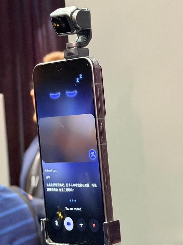 荣耀 Robot Phone 真机竟然现身了，还是全球首款机器人手机