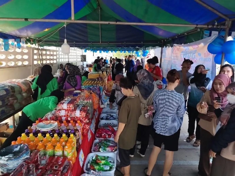 泰国平价商品项目启动，部分商品降价 60% 引发抢购泰国商务部“泰国人帮泰国人，减轻生活成本负担”平价商品项目自 5 月 1 日启动，超 3000 种日常必需品降价，部分商品降幅达 58%–60%