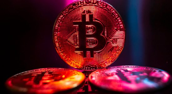 比特币升至两个月高点 中东局势缓和提振风险偏好在美伊一系列表态引发市场对中东冲突正迈向解决的乐观情绪后，比特币升至2月初以来的最高水平