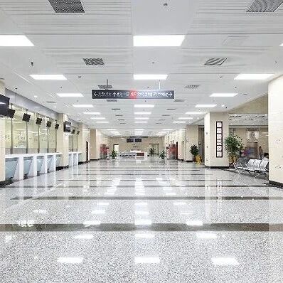官方通报江西一医院解聘全体职工4月2日，江西乐平市“天湖医院”问题处置工作专班发布情况通报：2026年3月31日，乐平天湖医院发布解聘全体职工通告，引发网民关注