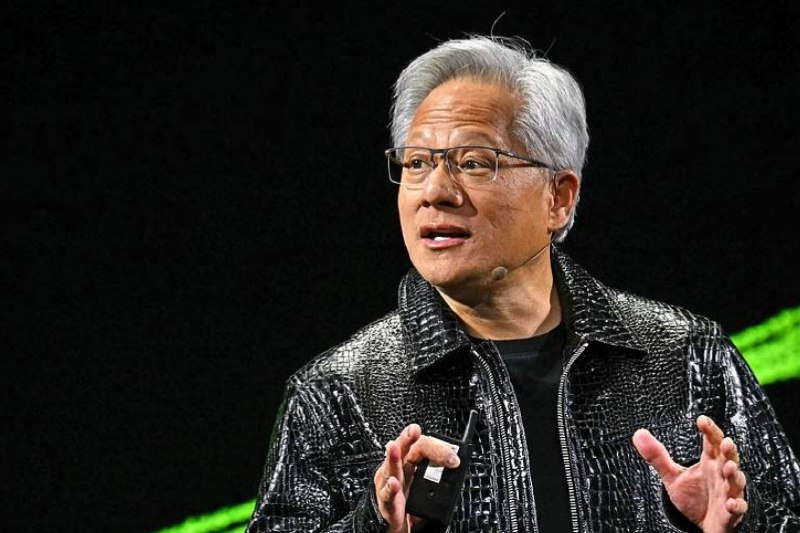 【市场动态】英伟达CEO黄仁勋排除向OpenAI投资1000亿美元的可能性黄仁勋表示，这是因为OpenAI计划上市，可能会在年底前资料图：黄仁勋